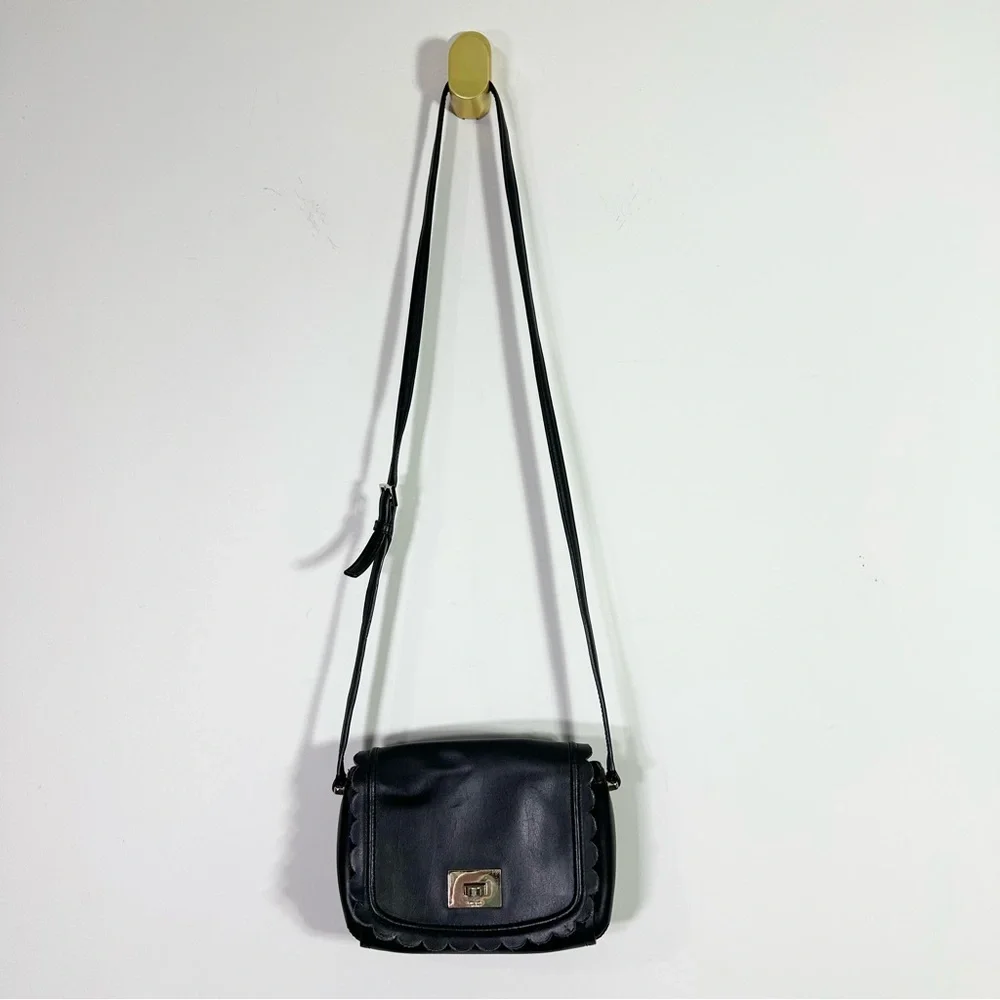 Kate Spade Black Leather Gold Hardware Scalloped Crossbody Bag